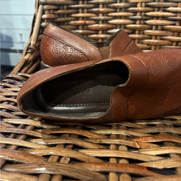 Biza Brown Embossed Leather Mules size 8.5 - Picture 9 of 9